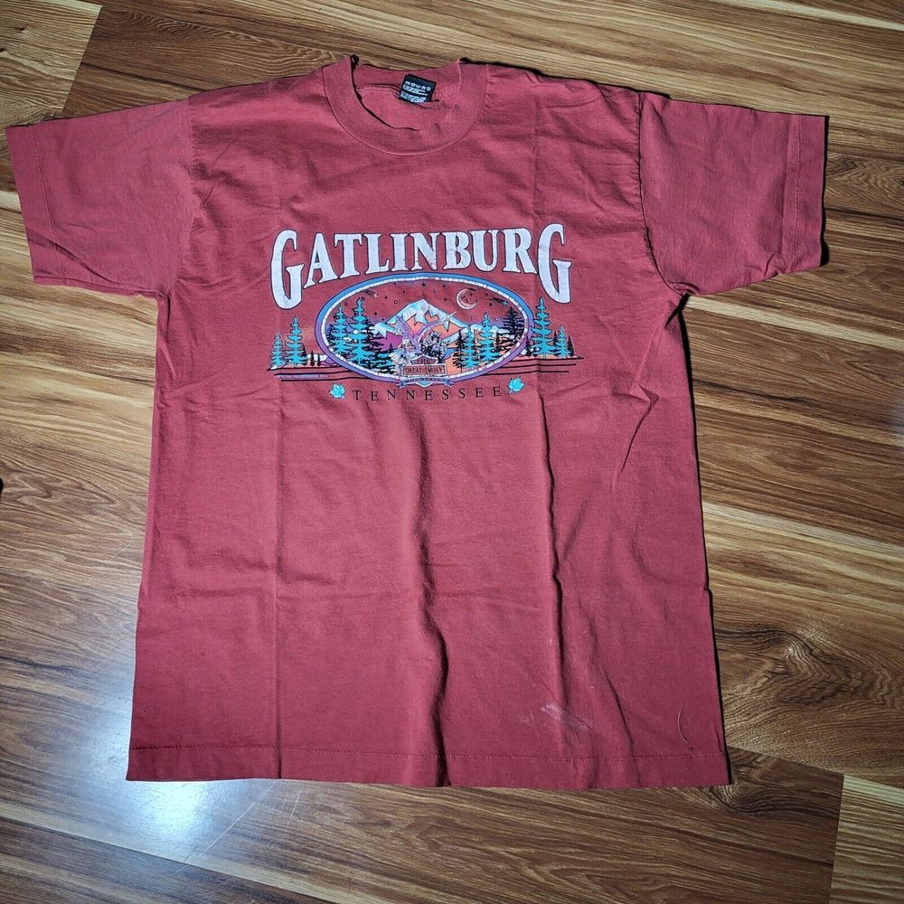 VTG Fruit Of‎ The Loom L Red Tshirt Single Stitch Gatlinburg TN Smoky Mountains